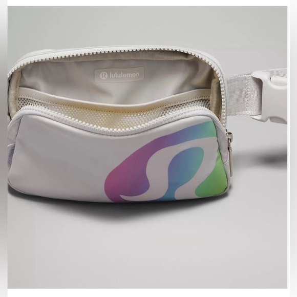 NWT Lululemon Everywhere Belt Bag Rainbow Logo - Picture 2 of 6